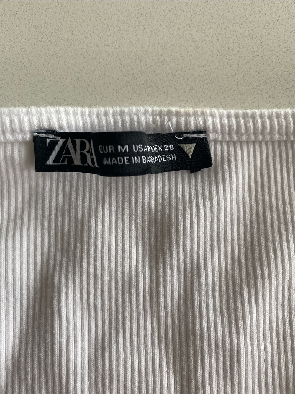 Zara White Ribbed V-Neck Ruched Drawstring Crop Tee - Picture 2 of 3